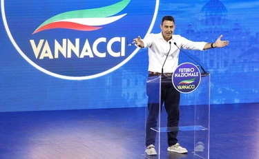 https://media.liberoquotidiano.it/ltJtRl-u6xDfBveYclQjfwHGUteK0BdeugL0KCoewFw/width:800/quality:90/aW1hZ2VzLzIwMjYvMDYvMTUvMDU0ODM1Mjg1LTU2ZjVhYjU3LTgzY2EtNGY2Yy05ODE0LWUzYTdjZGFiNzI1Mi5qcGc.webp