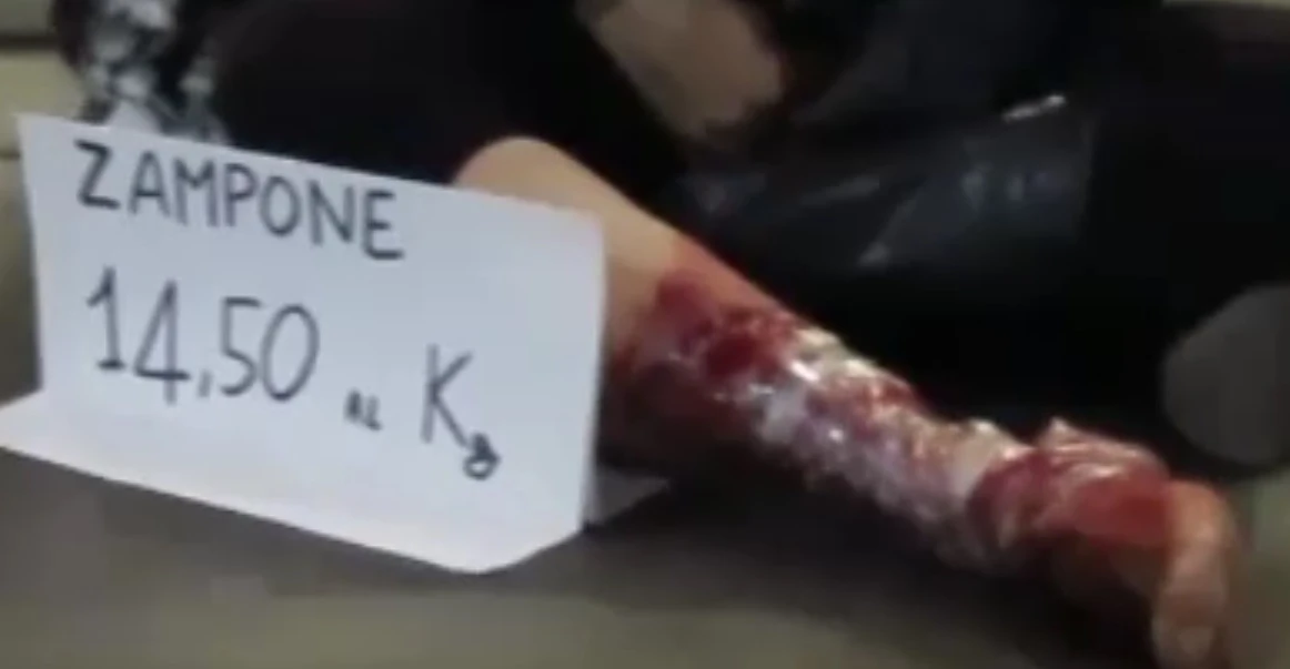 Agguato horror dei nazi-vegani nella gastronomia di lusso di Milano: sangue e arti amputati