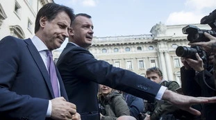 Giuseppe Conte e il sondaggio uscito "per errore", la Maglie: "Vuol dire una sola cosa: premier a picco e No in aumento vertiginoso"
