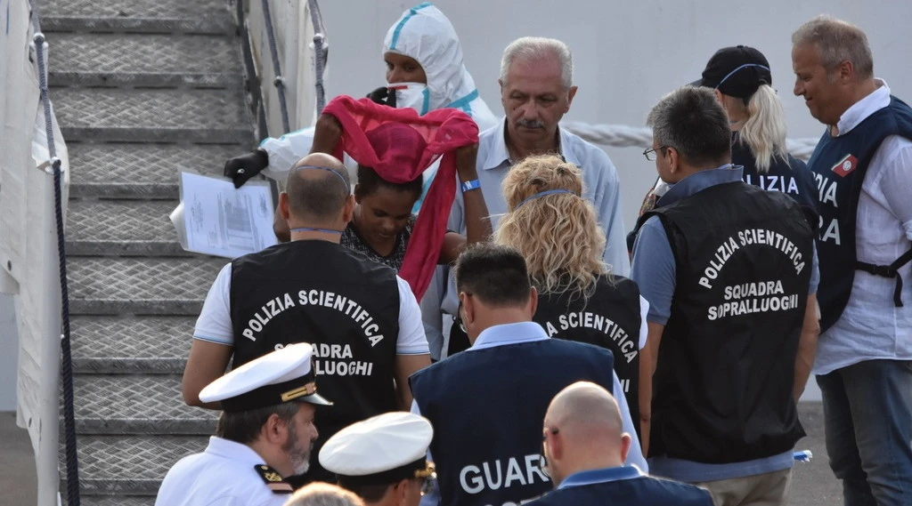 Coronavirus, dramma a Lampedusa: sbarcano altri 26 immigrati positivi