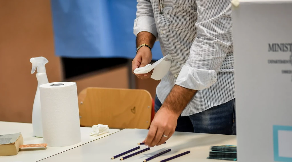 Referendum, affluenza quasi al 40% alle 23: la proiezione finale in base al precedente del 2006