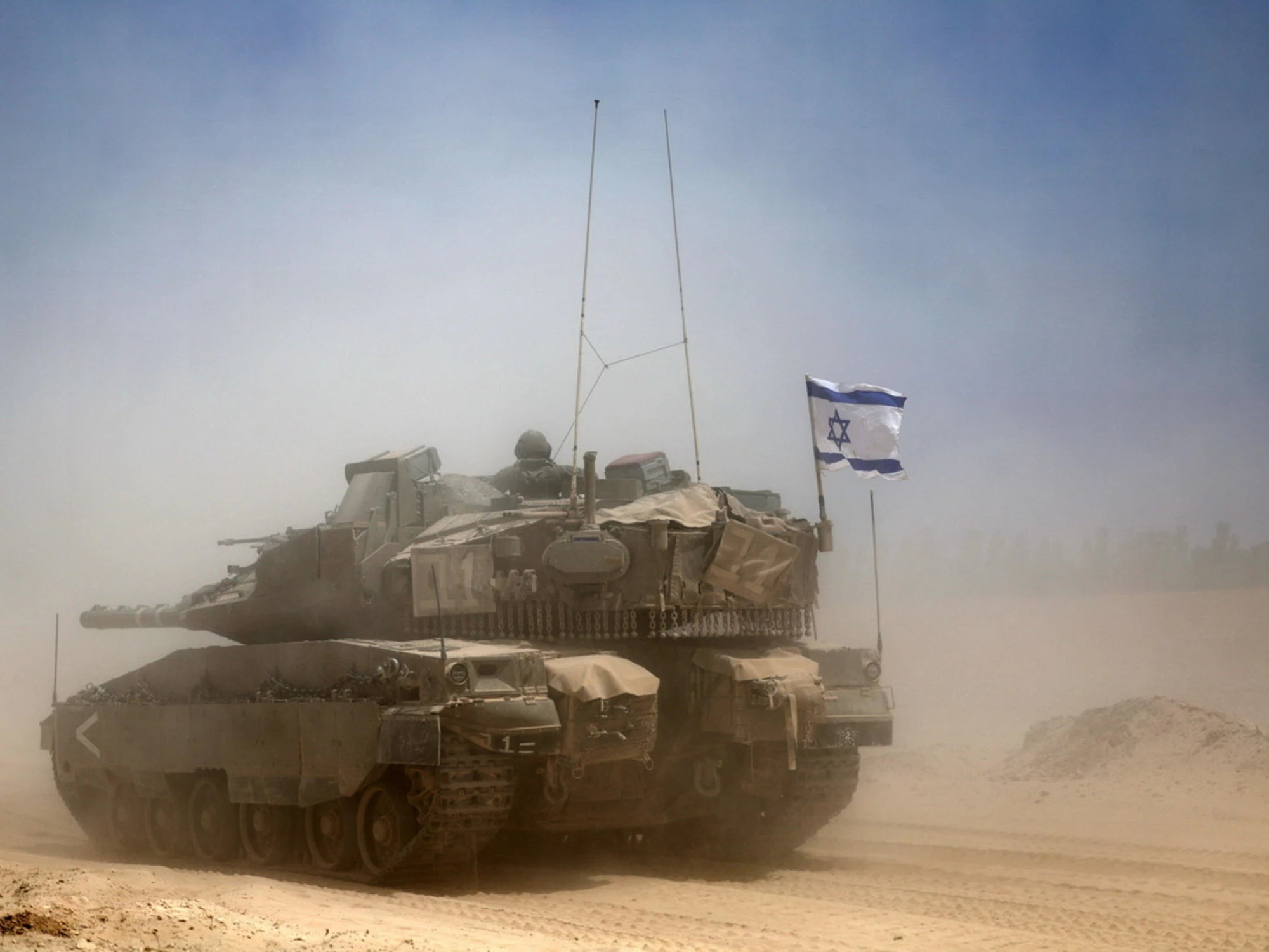 Israele, Idf: “Potente attacco a Gaza city, le truppe sono entrate”