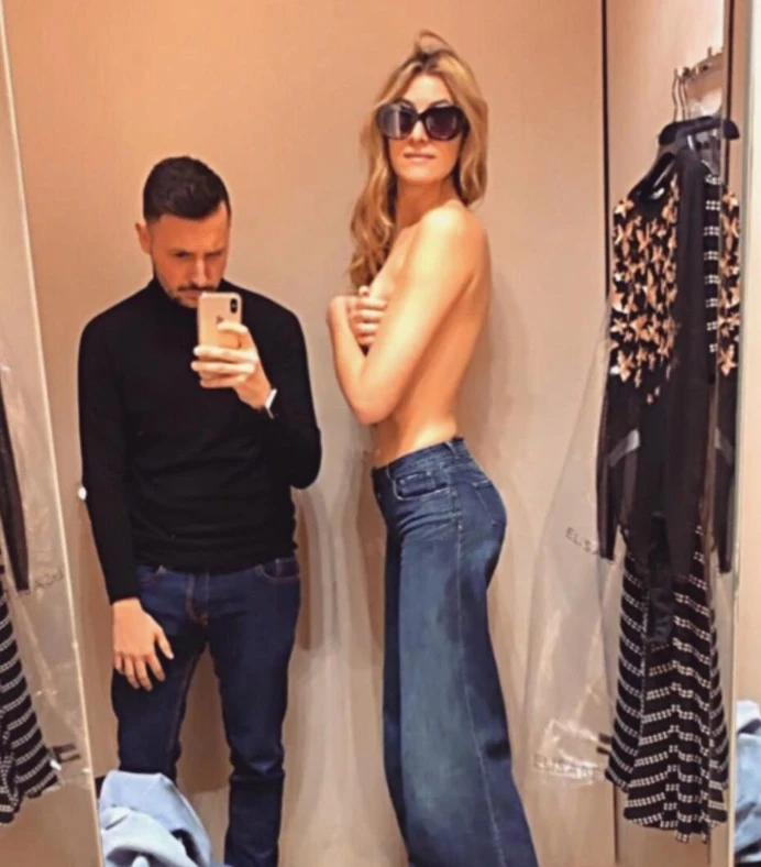Annalisa Chirico, lo scatto in topless nel camerino: un messaggio rivolto a Matteo Salvini