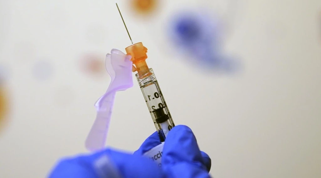 Vaccino, quarta dose in Italia: la prima conferma. Ecco i tempi, clamorosa accelerazione