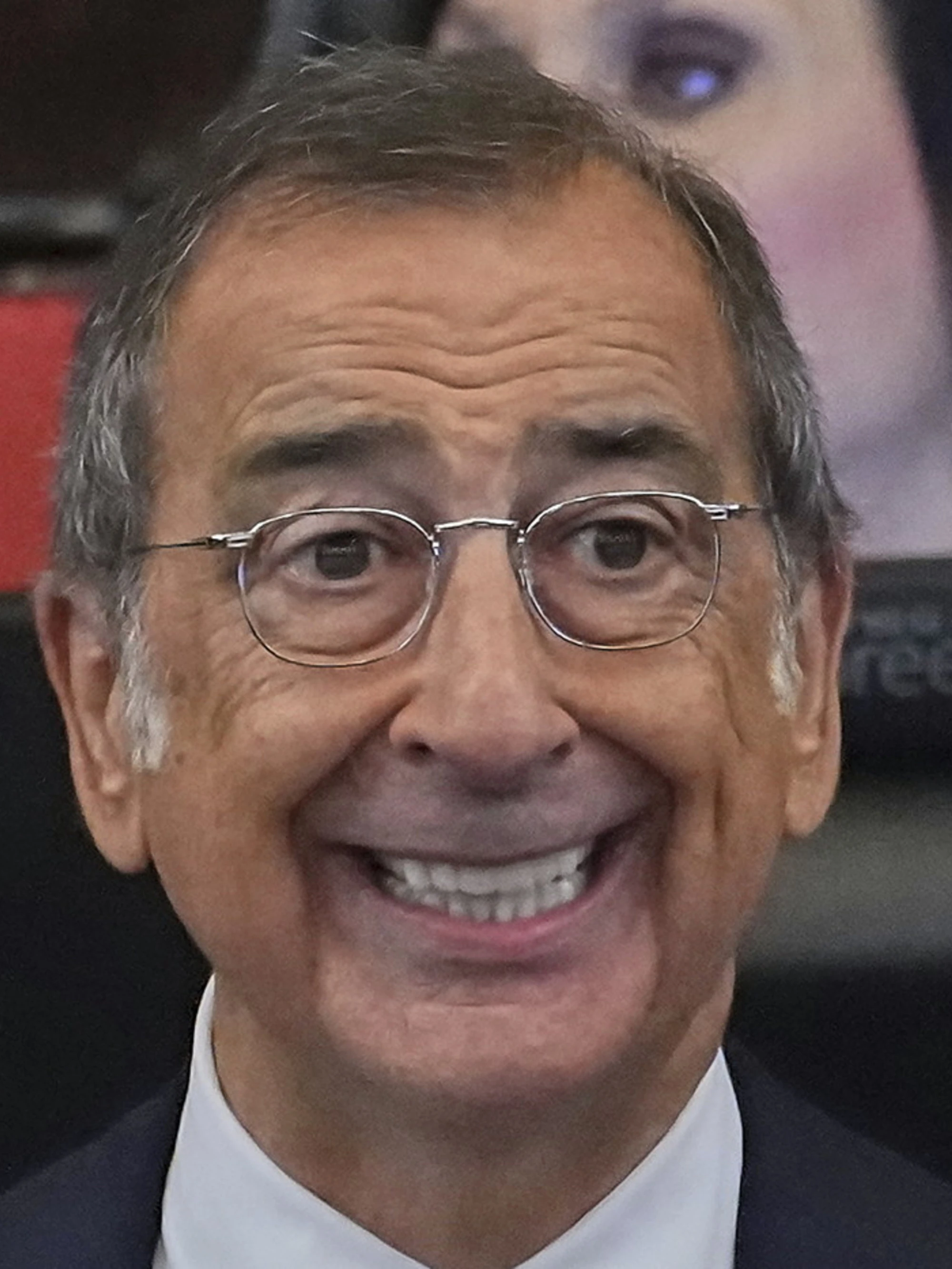 Beppe Sala non si dimette e "scopre" il modus-operandi dei magistrati: perché è all'angolo