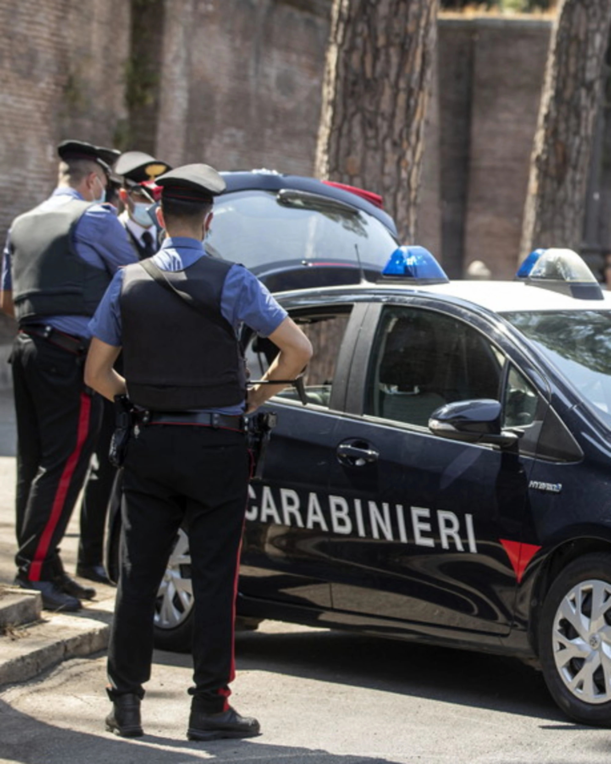 Napoli, scappano all'alt? Inseguiti e arrestati: cosa avevano a bordo