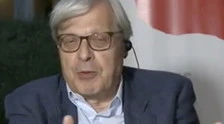 Vittorio Sgarbi contro  Roberto Speranza: "Il libro che non è uscito? Scemenze e idiozie, l'unica cosa buona fata dal Covid"