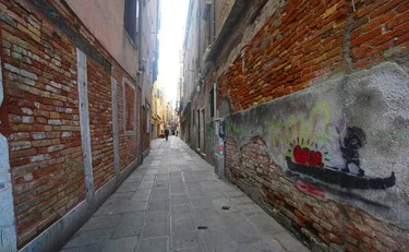 https://media.liberoquotidiano.it/lyB0e9tTZaUpOUHABH23cbQ37d2FLMGKaAny3IXDDF8/width:800/quality:90/aW1hZ2VzLzIwMjUvMDkvMTEvMDkxMTU2ODc5LTM4YWQ3MTQwLWQ4ZjctNDMxMC05NjczLTIzODczOGQxM2IzZi5qcGc.webp