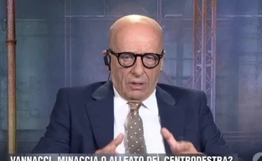 Ecco chi sono gli incendiari da 10.000 euro al mese