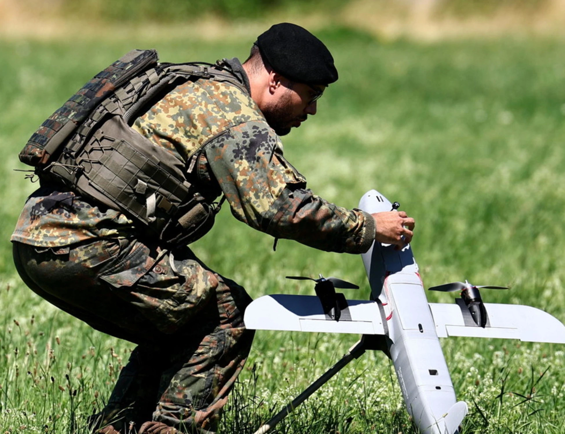 Germania, l'esercitazione militare finisce in disgrazia: la polizia ferisce un soldato