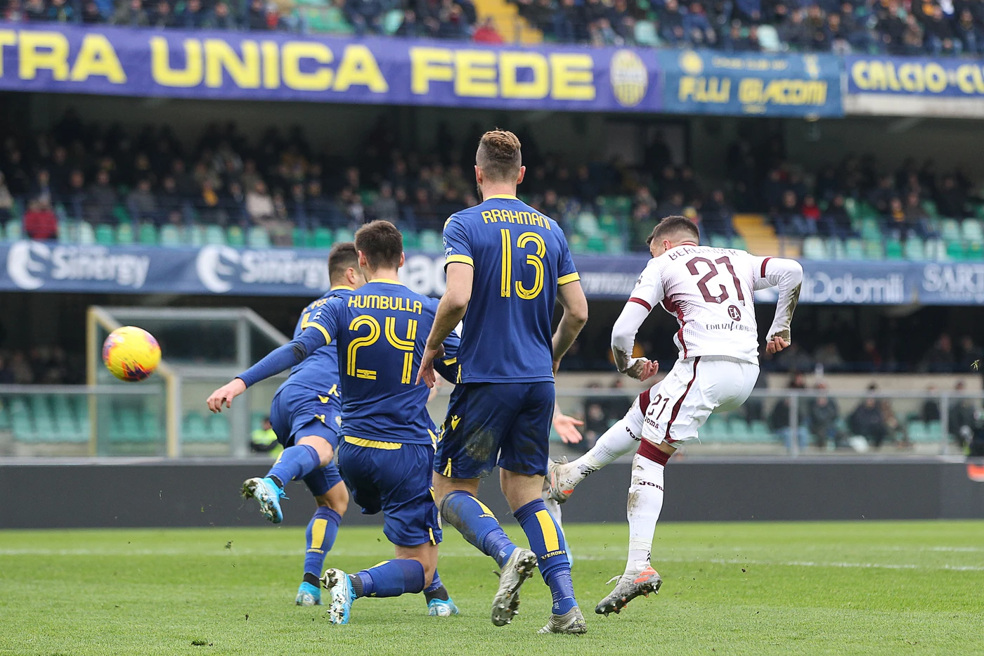 Il Torino si butta via: avanti 3-0 a Verona, si fa rimontare in 15 minuti