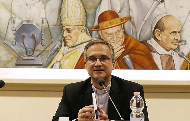 Vaticano: si è dimesso Monsignor Viganò, artefice della lettera tagliata di Ratzinger