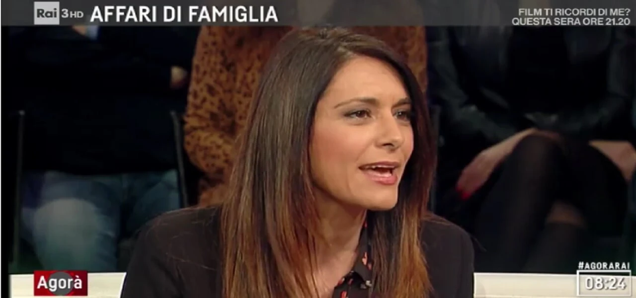 Pina Picierno, 100 euro per un caffè con la candidata Pd. "E per...?". Orrore sessuale: chi è la bestia