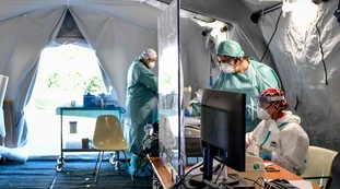 Coronavirus, la previsione dell'esperta: "Mutazioni interessanti, possibili effetti di attenuazione"
