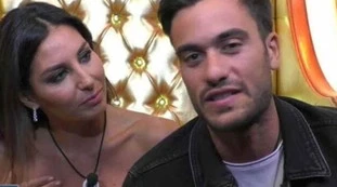 Grande Fratello Vip, Elisabetta Gregoraci bacia Pretelli? Catastrofe economica, pesantissima indiscrezione: ora si capisce tutto