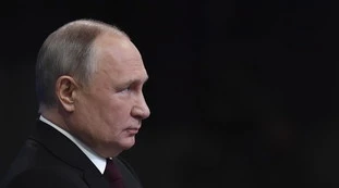 Vladimir Putin minaccia l'Europa: "Momento buio, l'Ucraina la destabilizzerà"