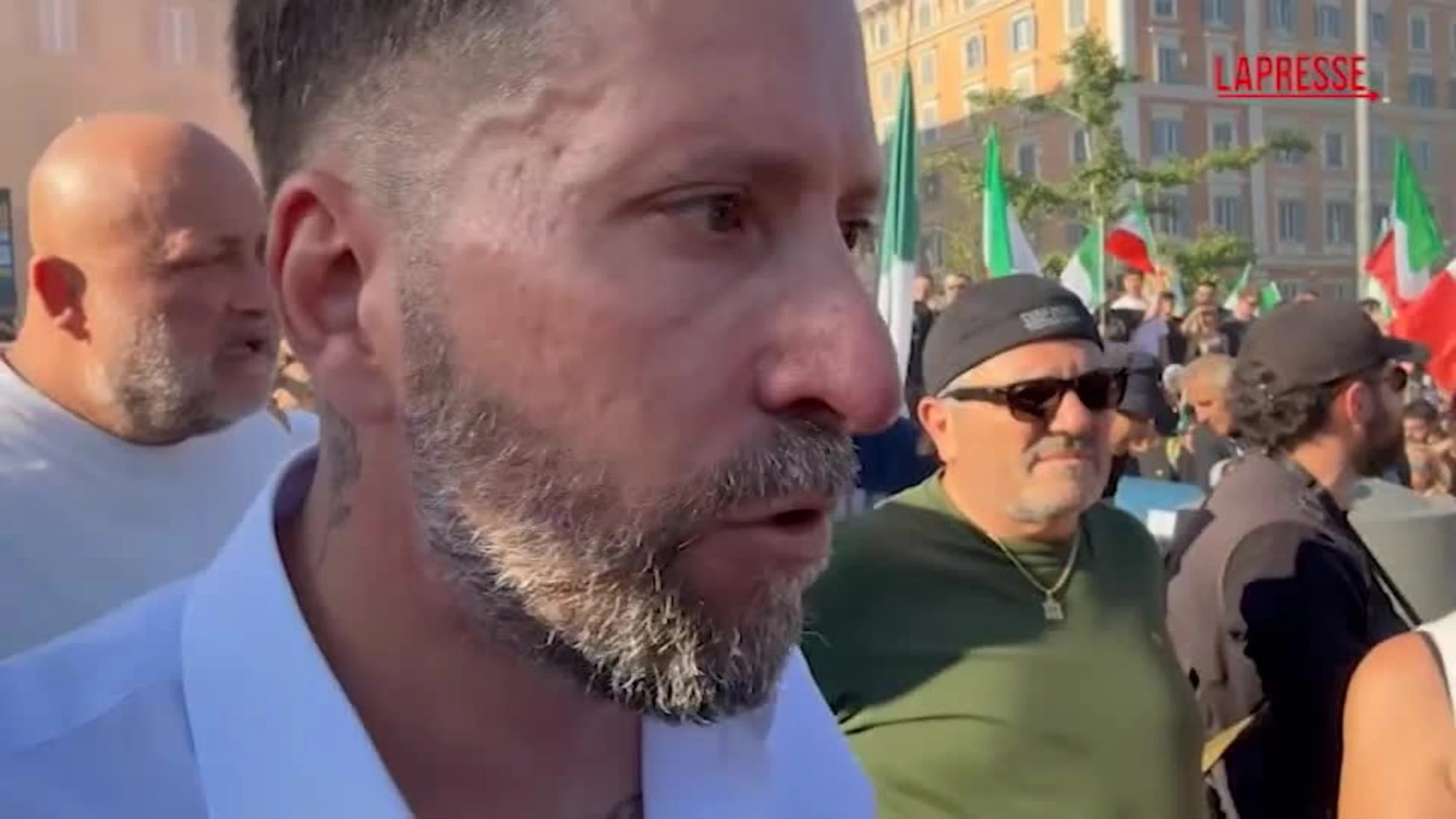 Remigrazione, Marsella: "Assedieremo il parlamento se non ci faranno entrare con le firme"