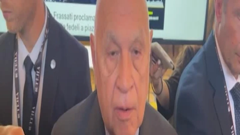 https://media.liberoquotidiano.it/m3xZFvZiZ_yJizPw0HfjoMUIqTHMe8KSIm2_AJXW5iU/width:800/quality:90/aW1hZ2VzLzIwMjUvMDkvMDkvMDYxMDA5Nzc1LTY0ZmJjYTMxLTdlMmQtNGI1Ni05NmI4LTlmODgxZTEyMjE5My5qcGc.webp