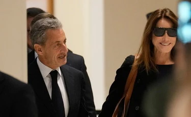 Carla Bruni, dopo Sarkozy ora anche lei rischia il carcere