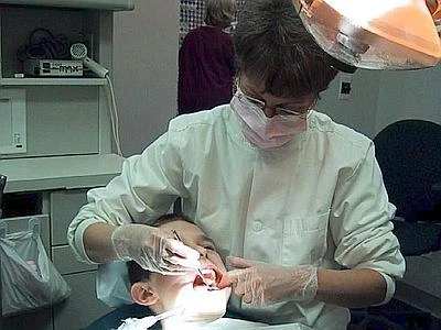 Crisi e caro-cure, cinque milioni di famiglie rinunciano al dentista