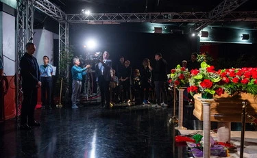 Corsa a farsi lo spot sulla bara di Pippo Baudo