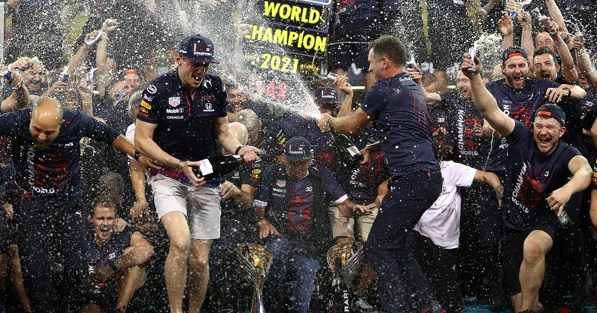 Max Verstappen, Olanda impazzita: come trasformano le stazioni di benzina dopo il trionfo in F1