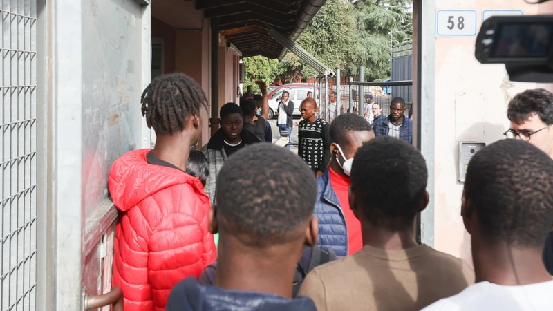 Un centro-migranti nella Toscana-chic? Toh, il Pd impazzisce