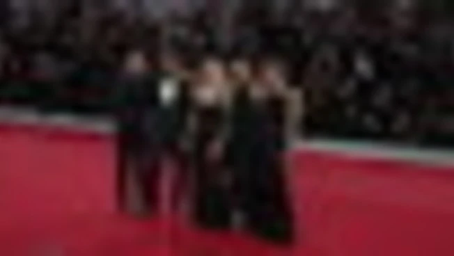 Venezia, red carpet total black per "L'estranea" di Paolo Strippoli