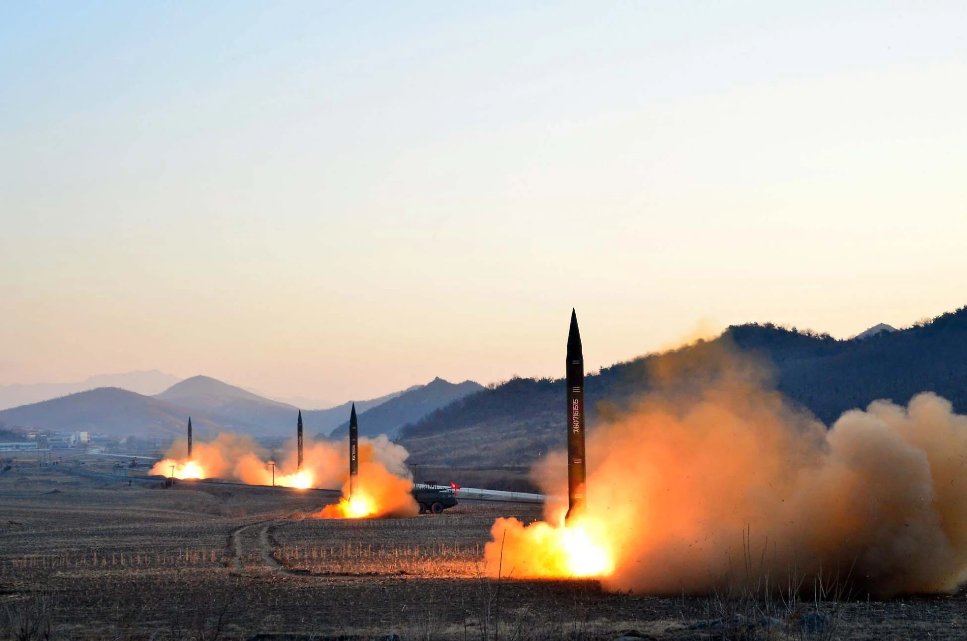 Corea del Nord, il ministro degli esteri di Pyongyang minaccia: "Contro gli Stati Uniti una pioggia di fuoco"
