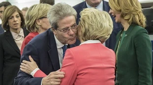 Giuseppe Conte, la prima giornata degli Stati generali: "Soldi in cambio di riforme", l'Europa gli ordina di cambiare