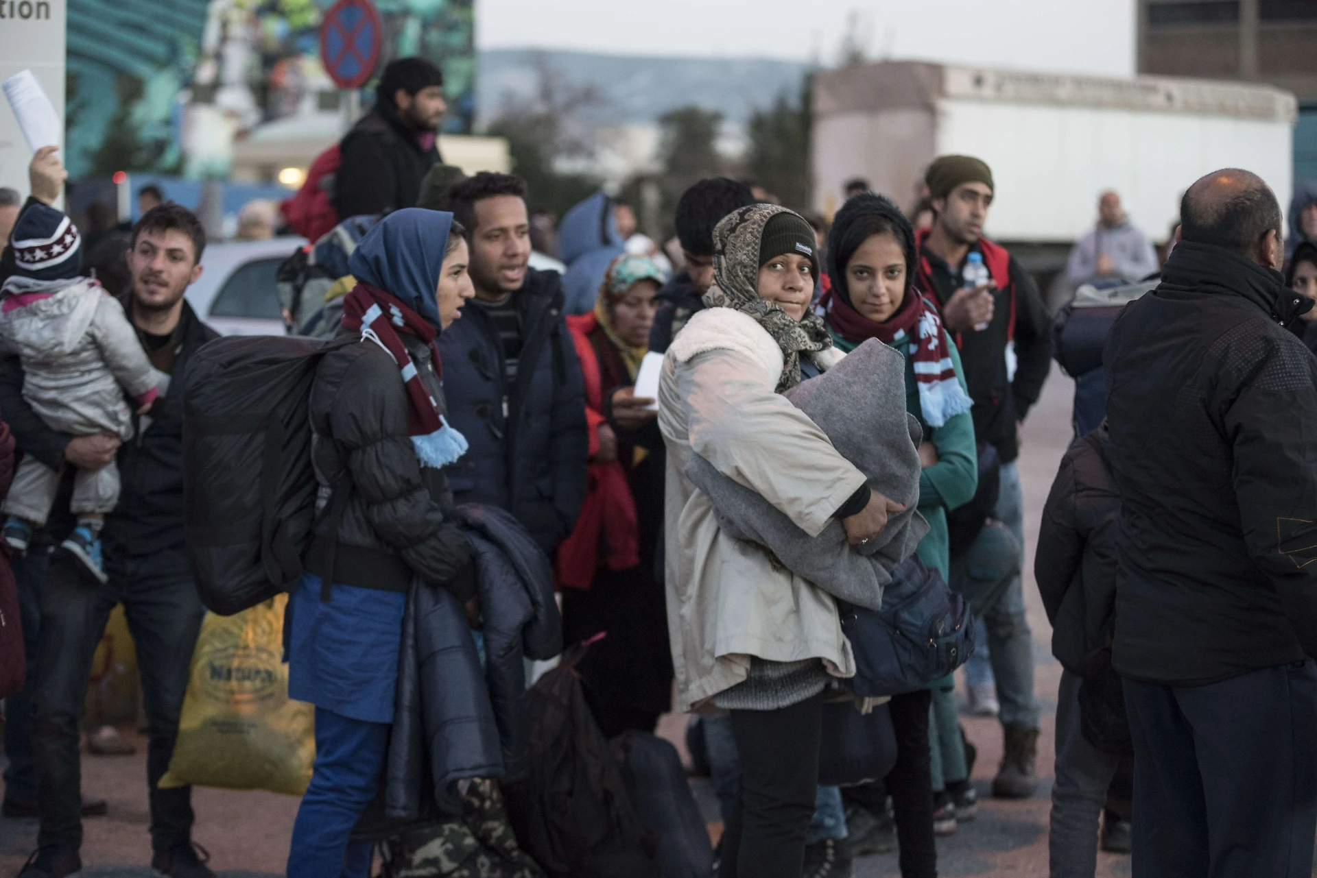 Migranti, Ue contro Austria: "Tetto incompatibile", "Inaccettabile farceli accogliere tutti"