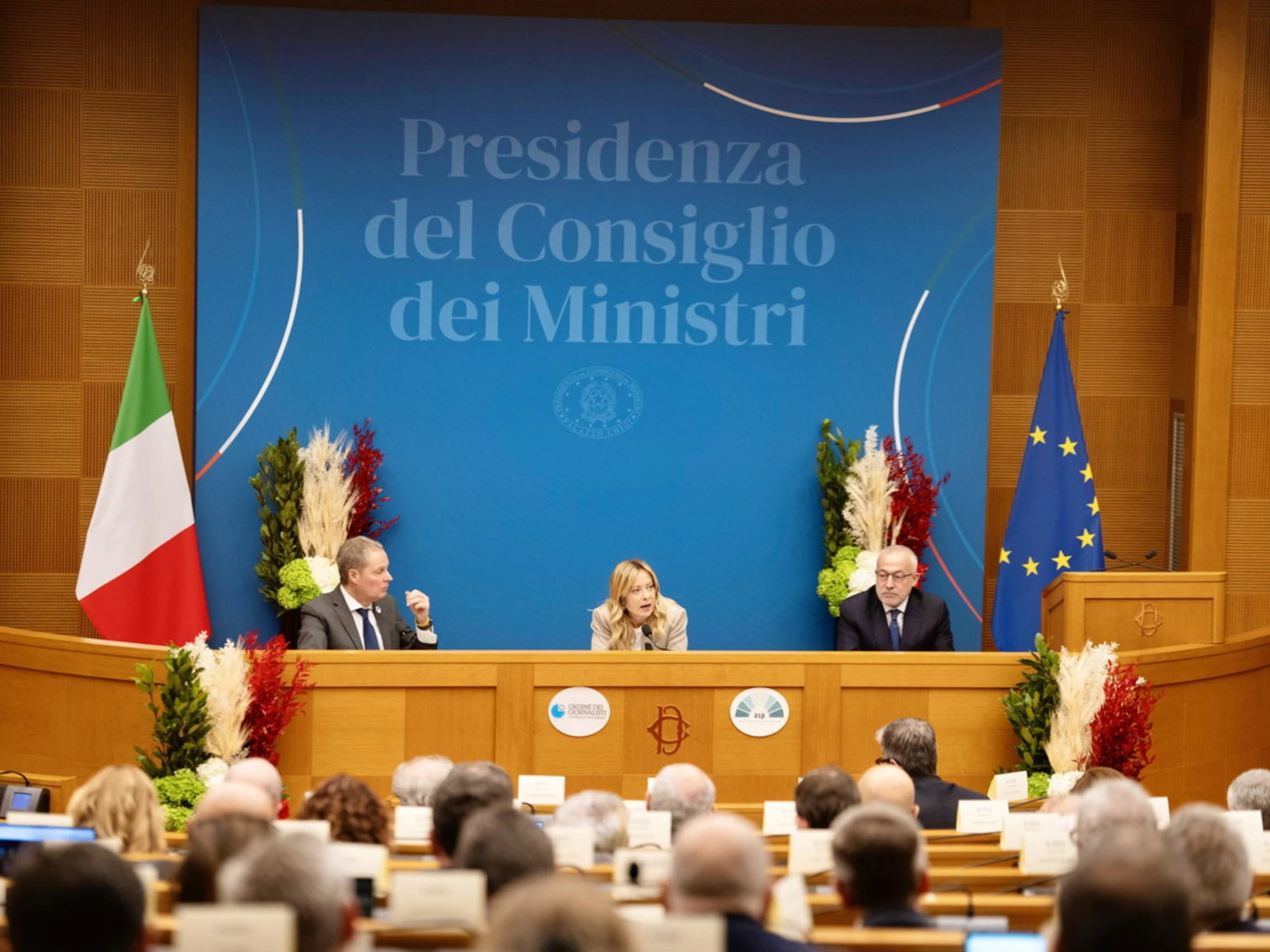 Giorgia Meloni, il video che smonta la delirante balla sugli applausi