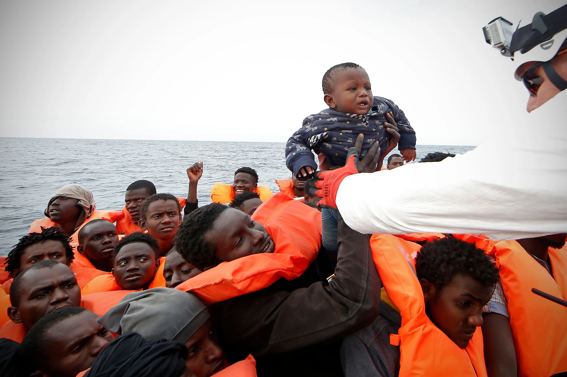 Aquarius, il sospetto del generale Morabito: "Chi potrebbe essere a bordo di quella nave"