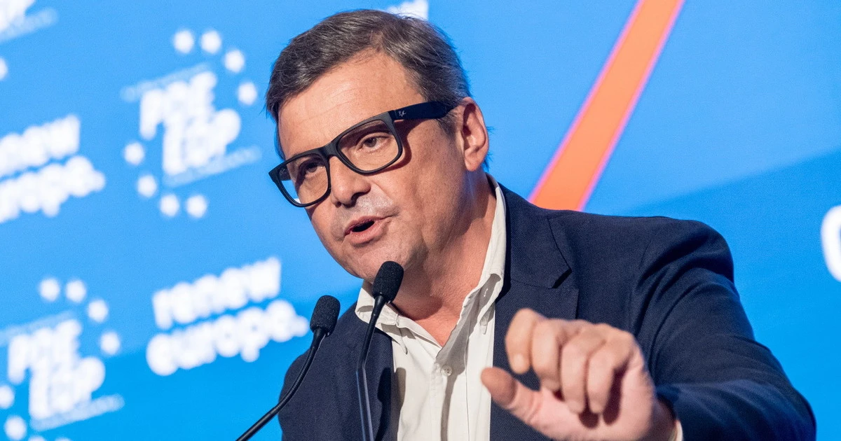 Debora Serracchiani, ride anche Calenda: "Mai vista una roba così"