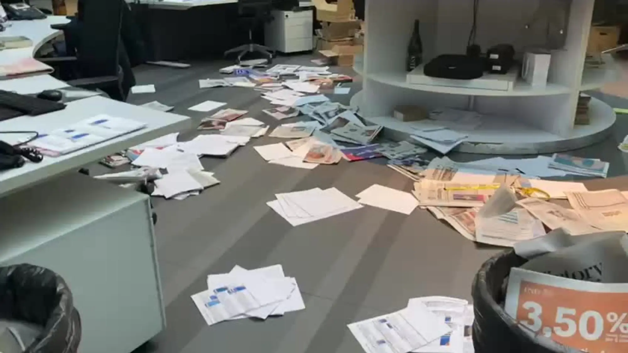 Torino, assalto al quotidiano La Stampa