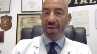 Matteo Bassetti e coronavirus, attacco a tecnici e Azzolina: "Mascherine a scuola? Ma ci siete mai stati?"