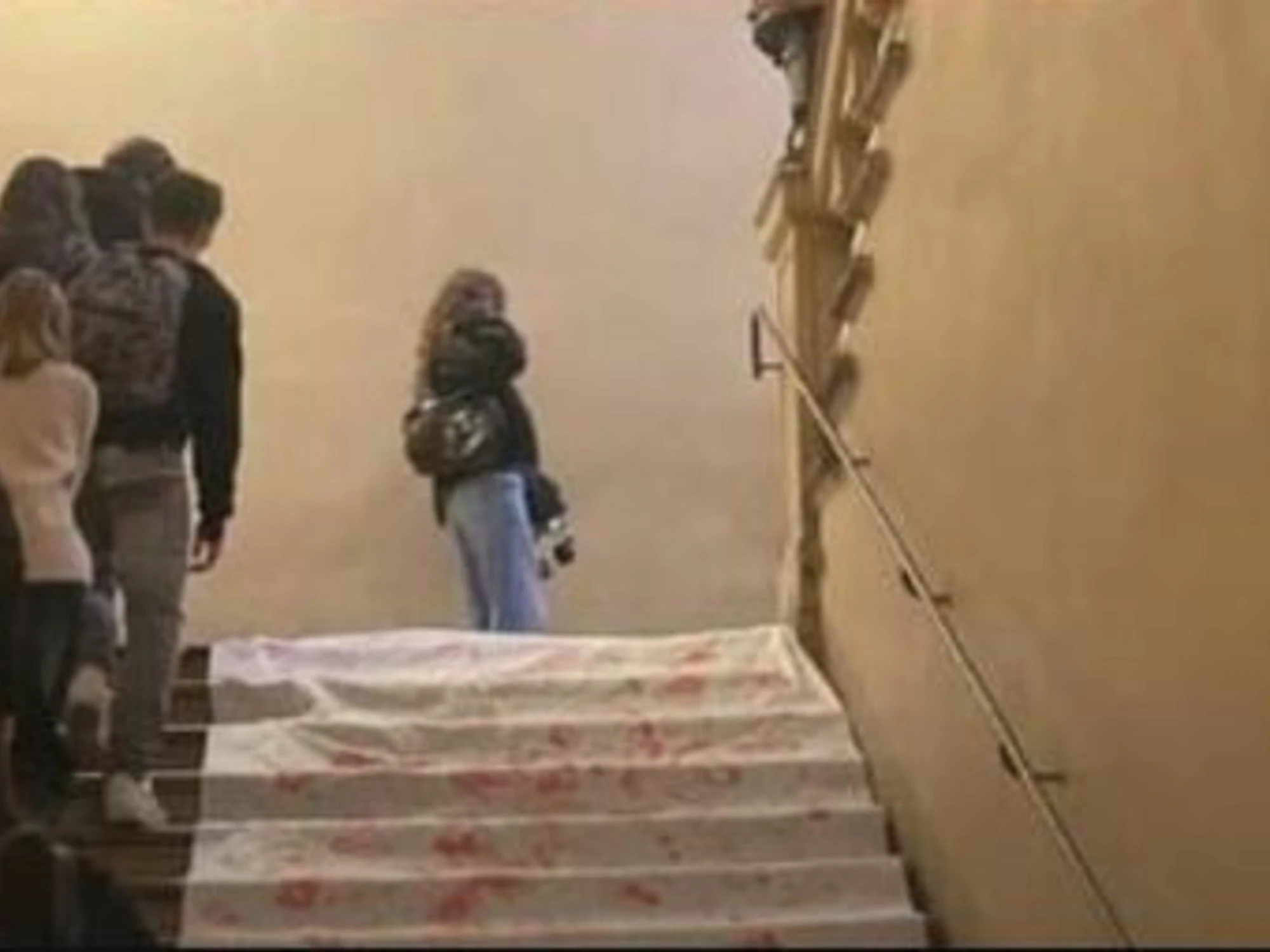 Bologna, vergogna rossa contro il senatore FdI: "Ora ti diamo il benvenuto"