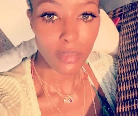 Naomi Campbell, la foto che sconvolge il mondo: toglie la parrucca e si mostra com'è in realtà, quasi calva