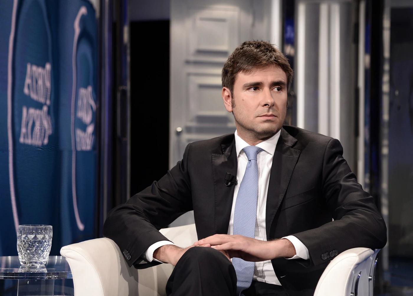 Alessandro Di Battista, la confessione di Carlo Sibilia: "Lo ho sentito, e...". Si vergogna del M5s?