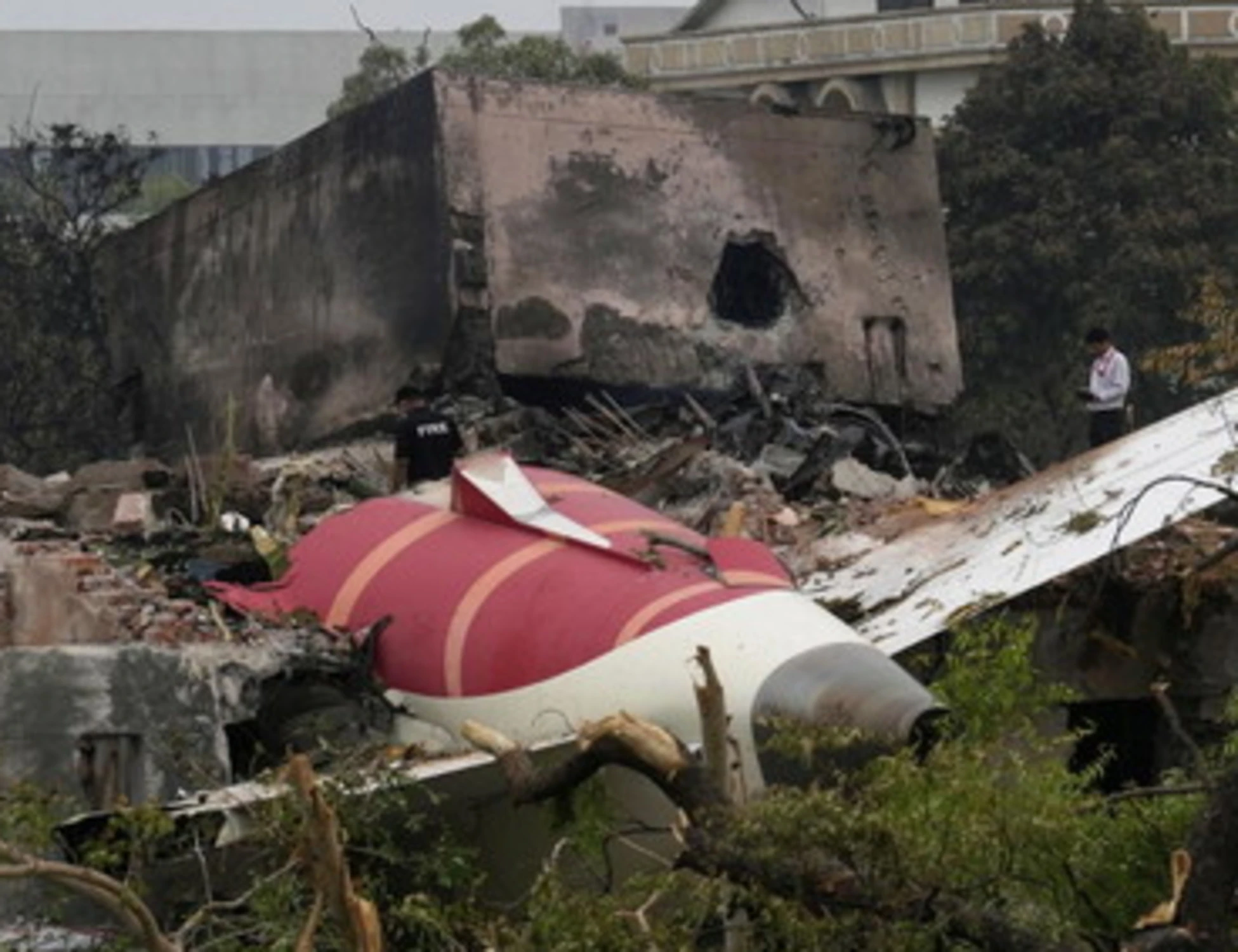 Disastro aereo in India, resta bloccata nel traffico e perde il volo: "Tremo ancora"