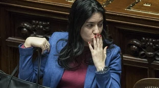 Lucia Azzolina dileggiata anche dal Fatto Quotidiano in prima pagina: la vignetta di Mannelli