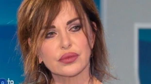 Alba Parietti, la straziante confessione: "Il mio Natale da sola in casa a piangere", il dolore che la tormenta