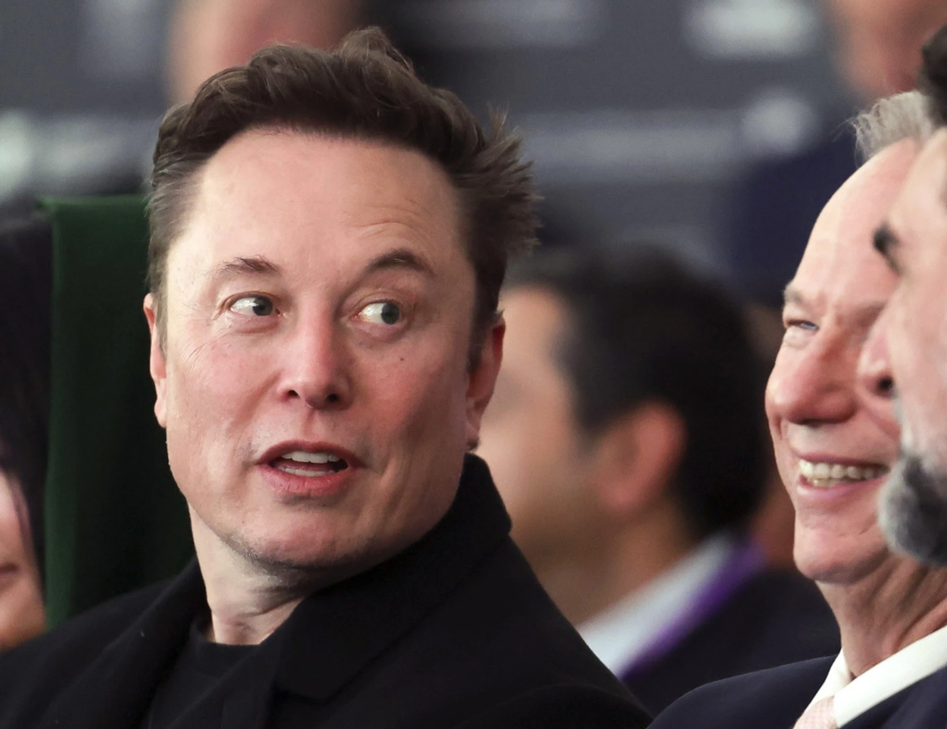 Elon Musk insulta Navarro: "Un cretino", caos alla Casa Bianca