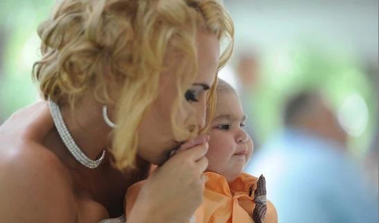 Ha due anni ed è malato di leucemia: i genitori decidono di anticipare le nozze per permettergli di esserci