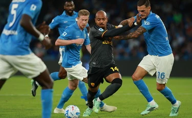 Roma, gol e spettacolo al Maradona: col Napoli finisce 3 a 3