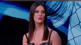 Onlyfans, l'infermiera sexy rivela: "Cosa faccio davanti alla telecamera"