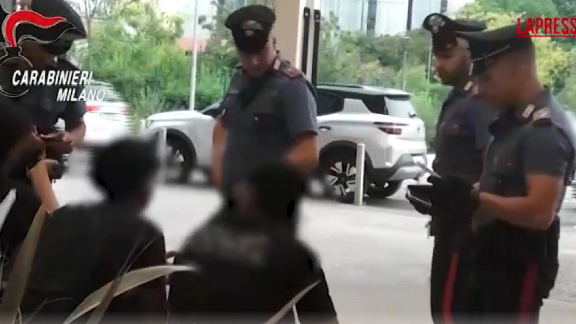 Lombardia, la droga si nasconde nei boschi e nelle periferie: lo spaccio diventa una sfida per la sicurezza