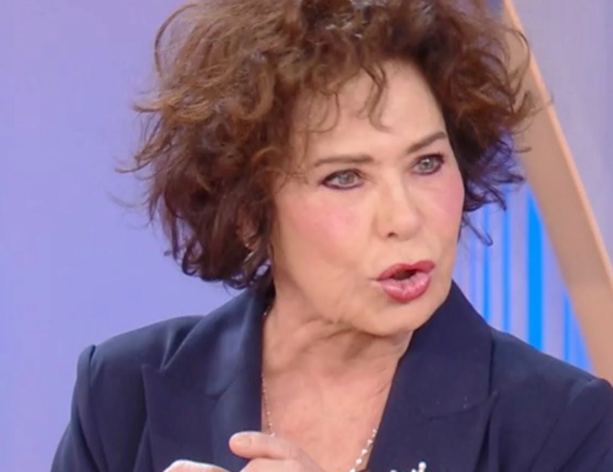 La Volta Buona, Corinne Clery spiana l'ex: la rivelazione sui paparazzi