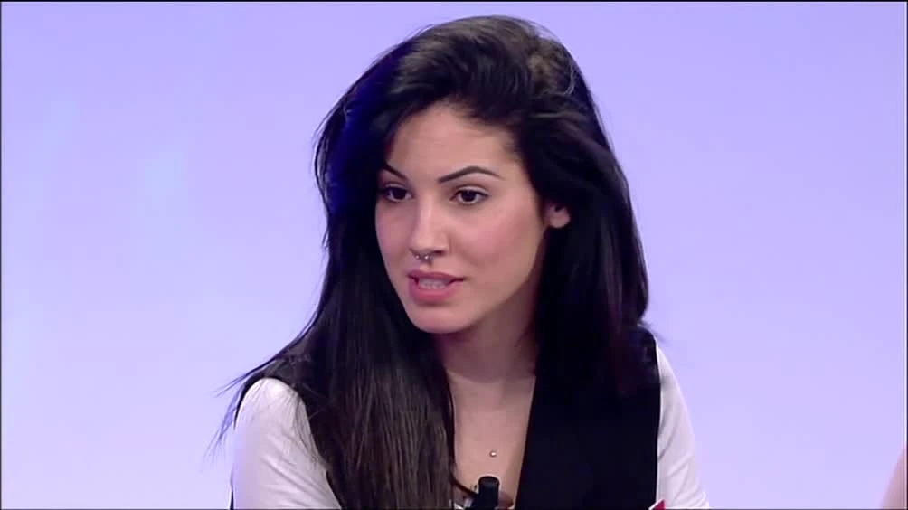 Giulia De Lellis confessa: "Con Andrea Damante è finita malissimo", poi il gesto inequivocabile