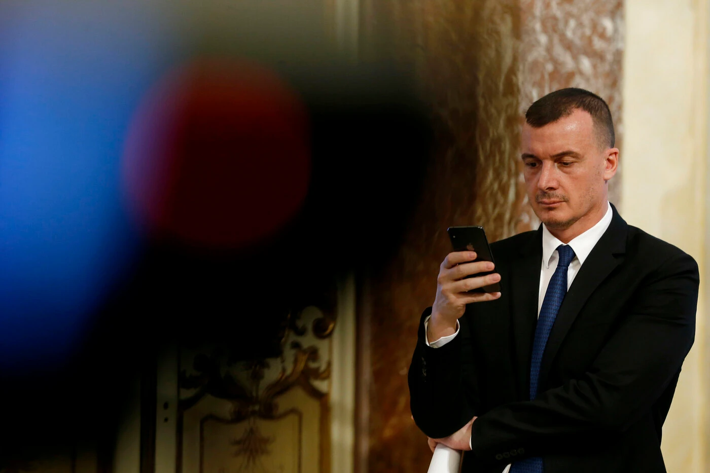 Luigi Di Maio e le foto sexy di Virgina Saba, a Rocco Casalino qualcosa non torna: "Ma davvero...?"